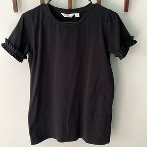 Vineyard Vines black t shirt with ribbon ruffle sleeves. XS